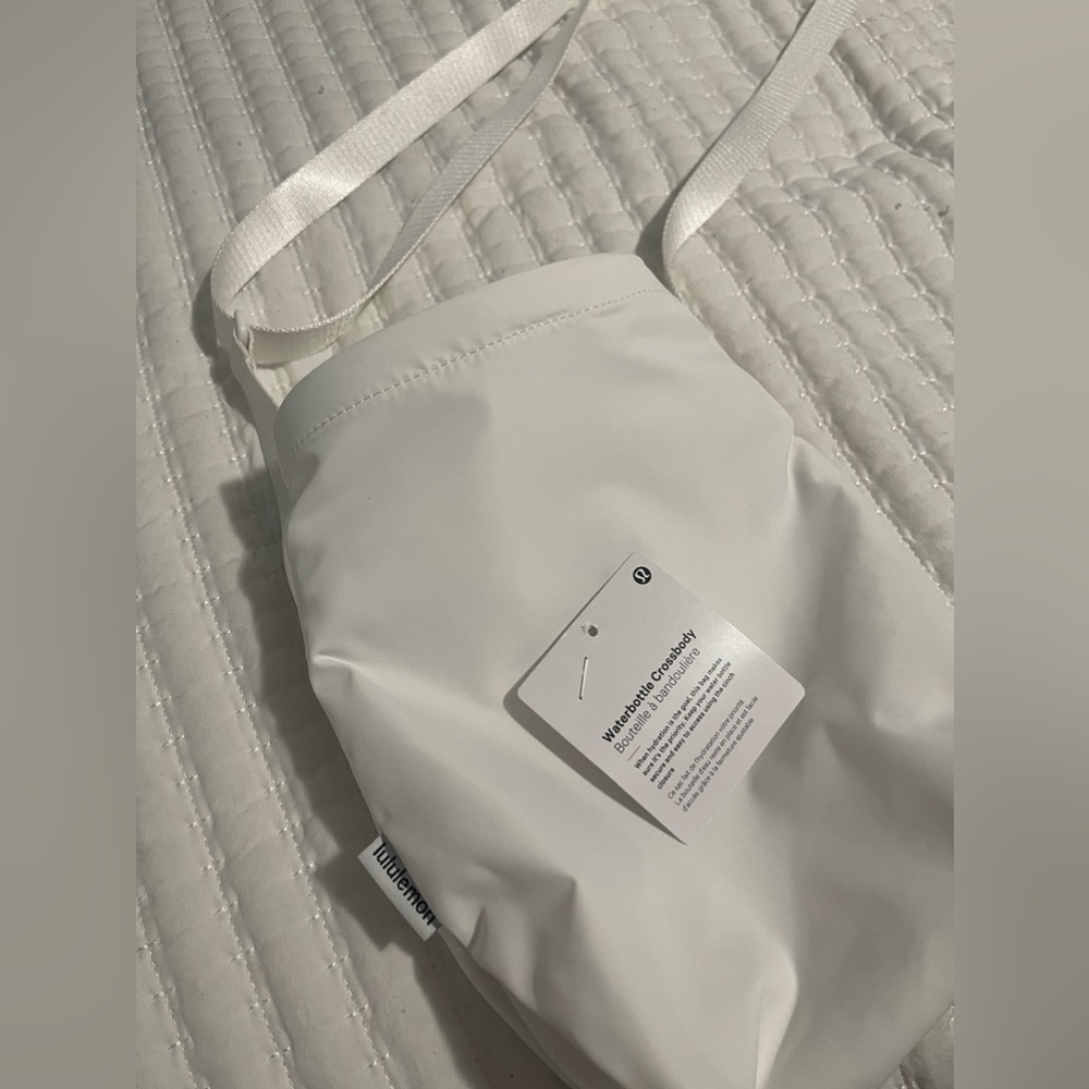 Lululemon Waterbottle crossbody bag 🤍